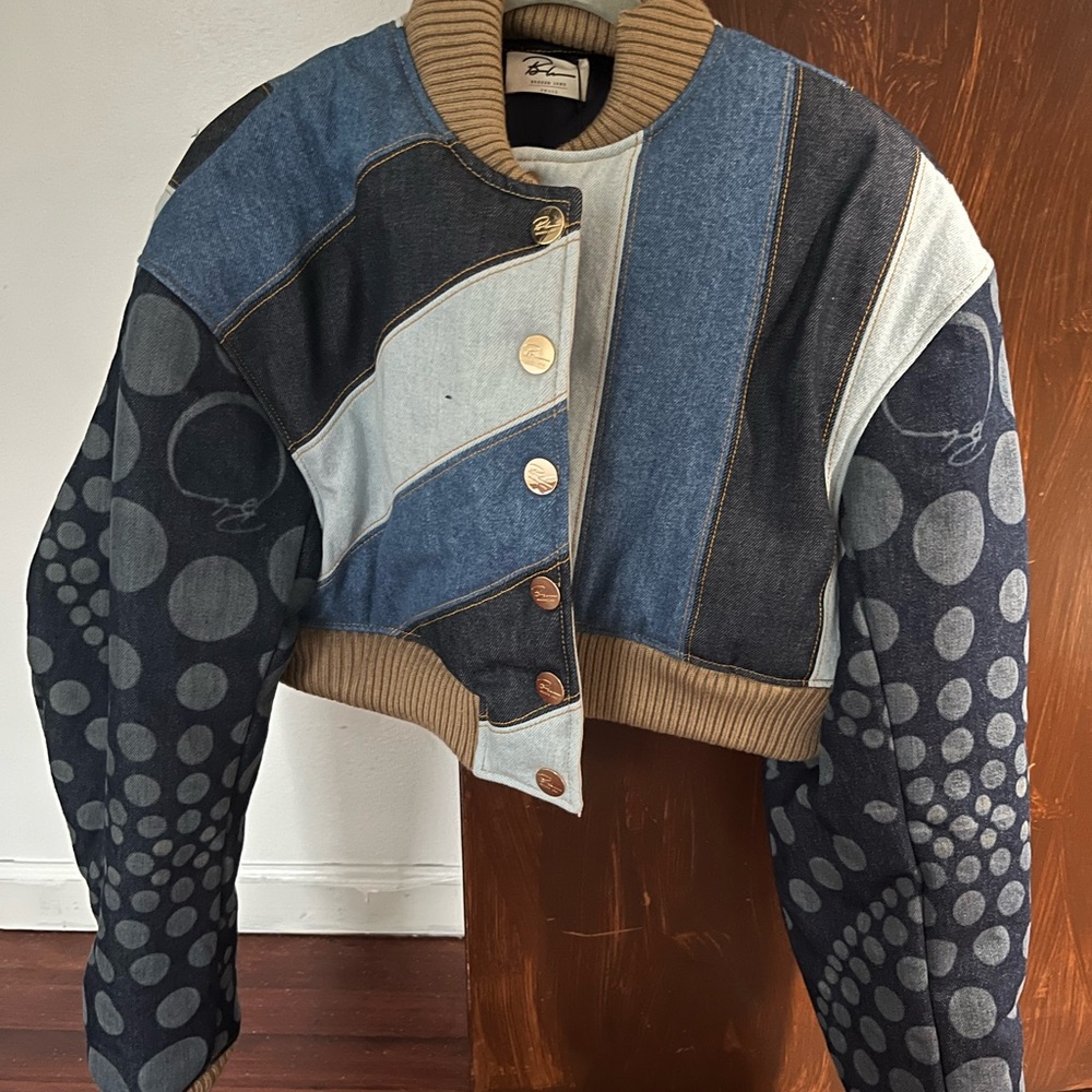 Blue Jean Jacket with Classic Style and Relaxed Fit
